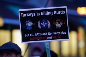 شعارات ضد الرئيس التركي اردوغان