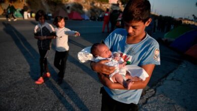 لاجئين في اليونان مخيم