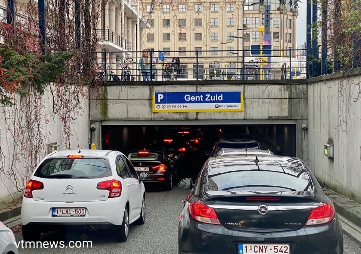 حضور مئات الآلاف إلى مهرجان أضواء مدينة غنت