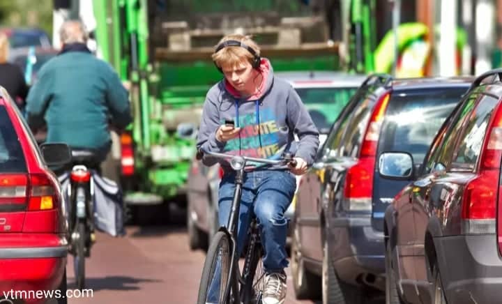 غرامة استخدام الهاتف أثناء قيادة الدراجة في بلجيكا