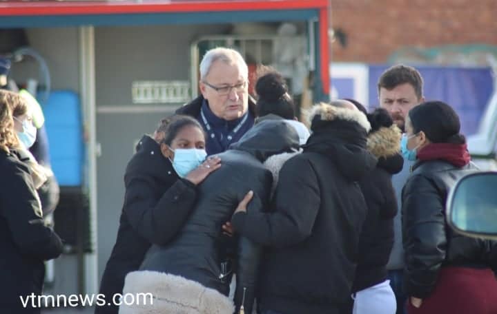 انتشال جثتين في سيارة سقطت في قناة أنتويرب