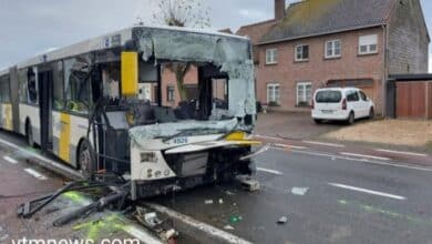 إصابة سائق حافلة دي لين بجراح خطيرة بعد اصطدامه بشاحنة في بلجيكا