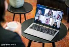 Employee working from home at a desk, illustrating the challenges of remote work in Belgium