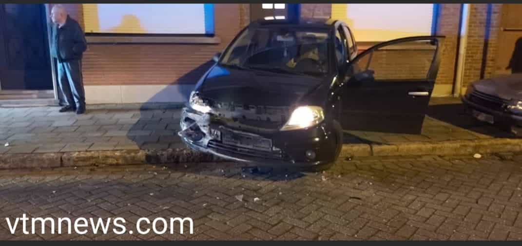 سائق مخمور يصطدم في منزل في مدينة نيل