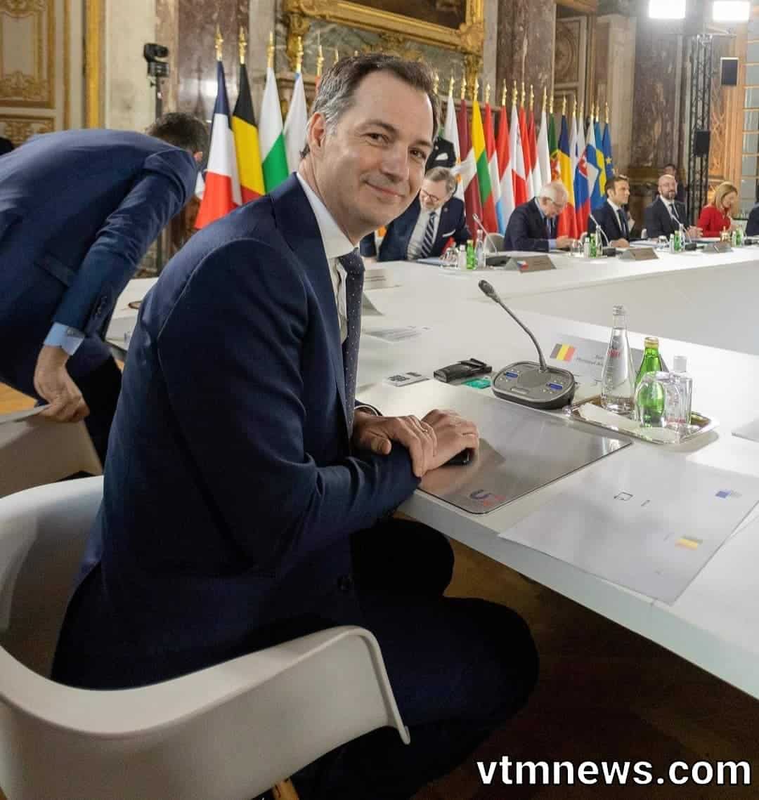 رئيس الوزراء البلجيكي ألكسندر دي كرو من قمة فرساي الآن قبل قليل