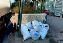 A national strike disrupted waste collection in Brussels, leaving rubbish bags on sidewalks and closing recycling centers. Further delays are possible Monday